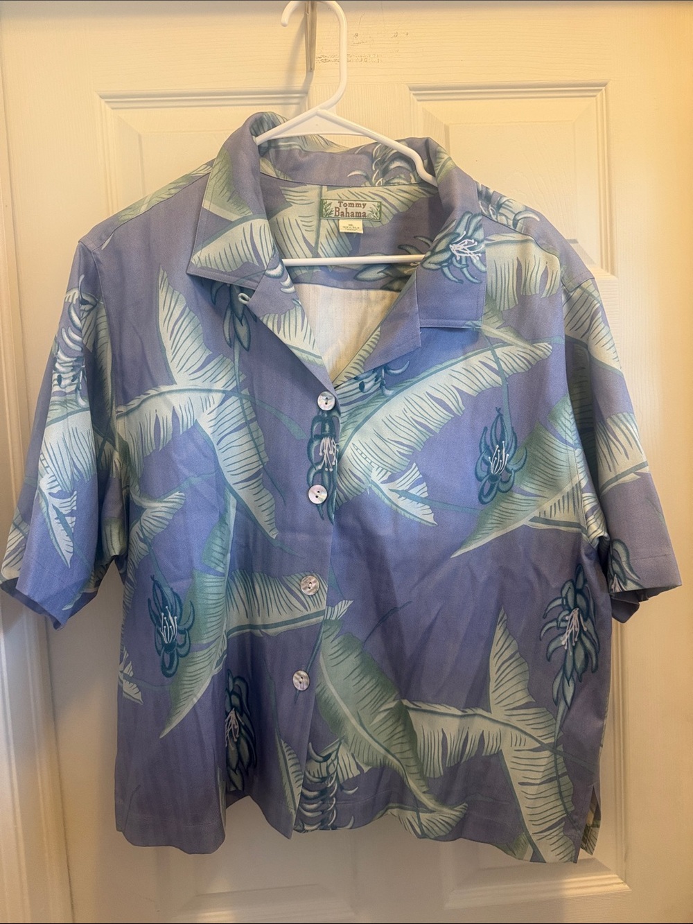 TOMMY BAHAMA Women’s 100% silk camp blouse